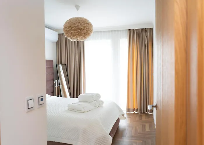 Elegancki Park Bazantow *